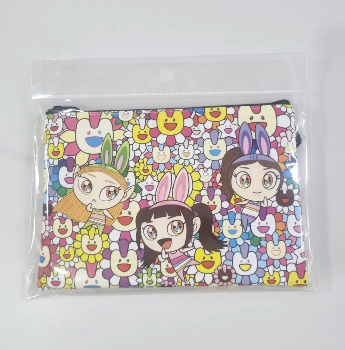 (New) new jeans Flower Patch Pouch Murakami Collaboration Pouch