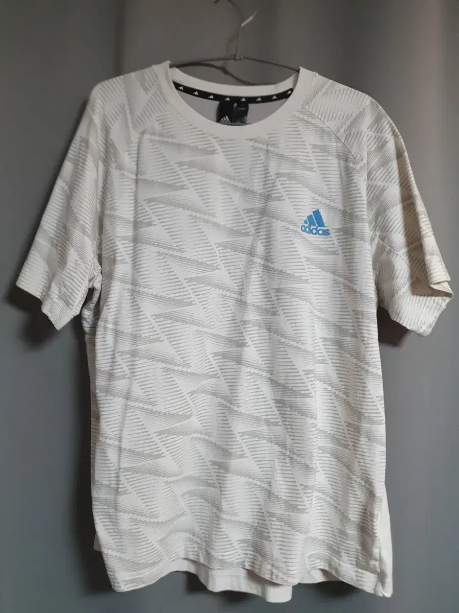 Adidas Short Sleeve Vintage T-Shirt