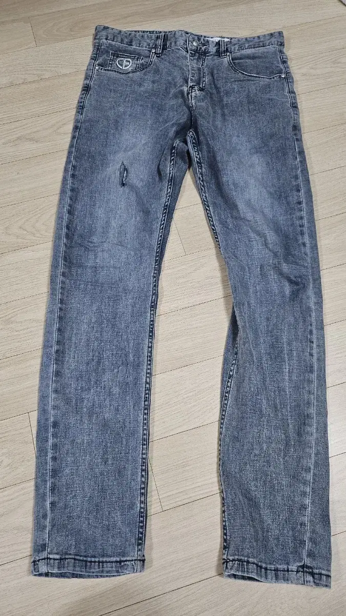 Dior jeans 30 to 31 inches