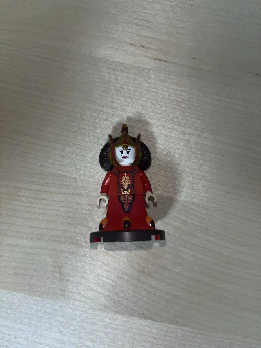 Discontinued LEGO Star Wars 9499 Gungan Sub Queen Amidala Minifigure