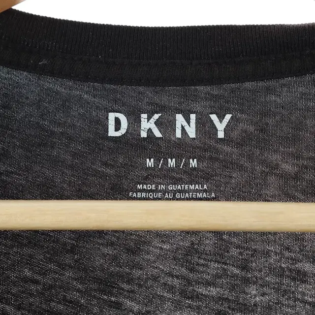 (M) DKNY 디케이앤와이 도나카란 반팔 티셔츠 \블랙 면-E562