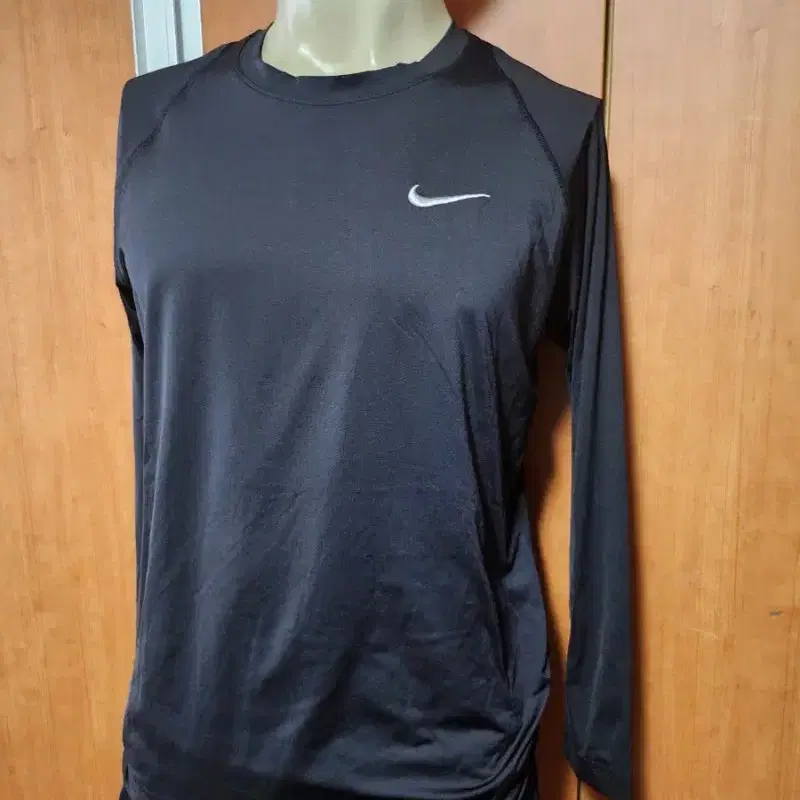 NIKE PRO나이키트레이닝상의175 80A 85입니다