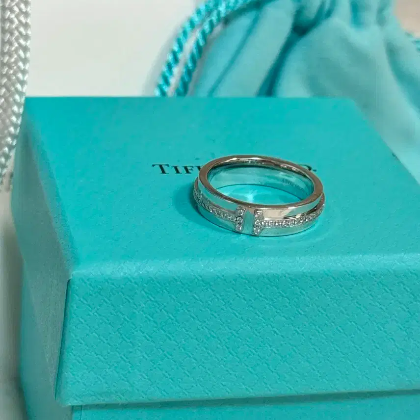 티파니앤코 티파니 네로우 다이아몬드 링 18K (화이트골드) 사진 1