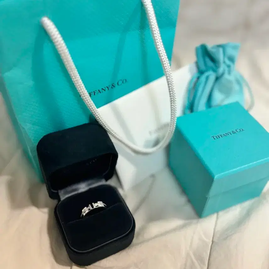 티파니앤코 티파니 네로우 다이아몬드 링 18K (화이트골드) 사진 2