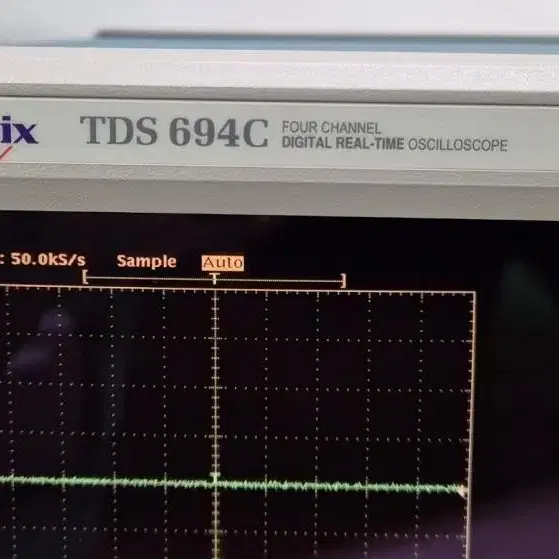 Tektronix TDS 694C 오실로스코프.