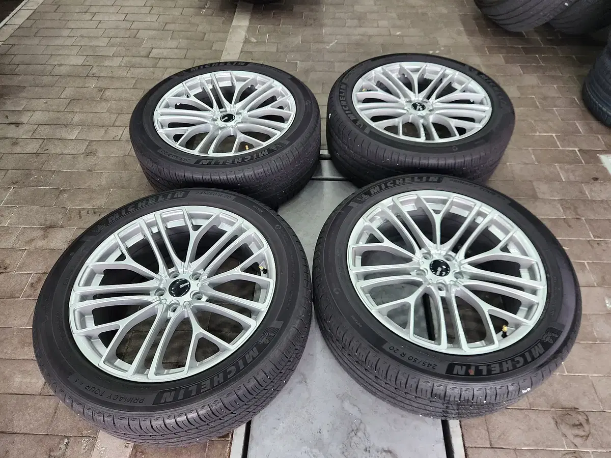 bbs re-x 스타일 20인치 휠타이어 한대분 판매합니다