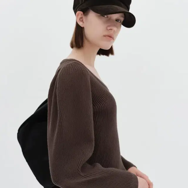 로우클래식 VOLUME SHOULDER KNIT