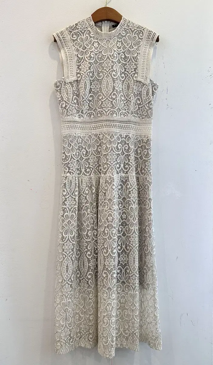 55 to 55 vahn) Sisley lace sleeveless long ONEPIECE for sale!