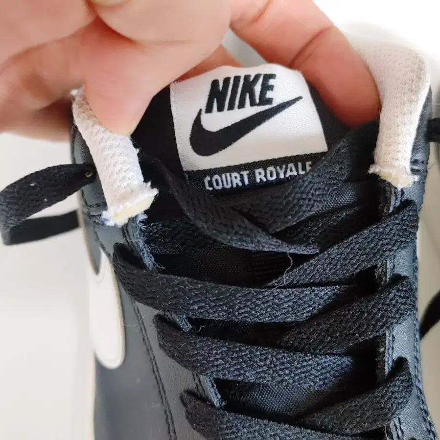 NIKE COURT ROYAL 나이키 코트로얄 소가죽 로우스니커즈