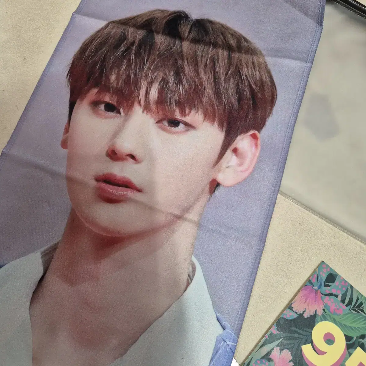 황민현 반사슬로건