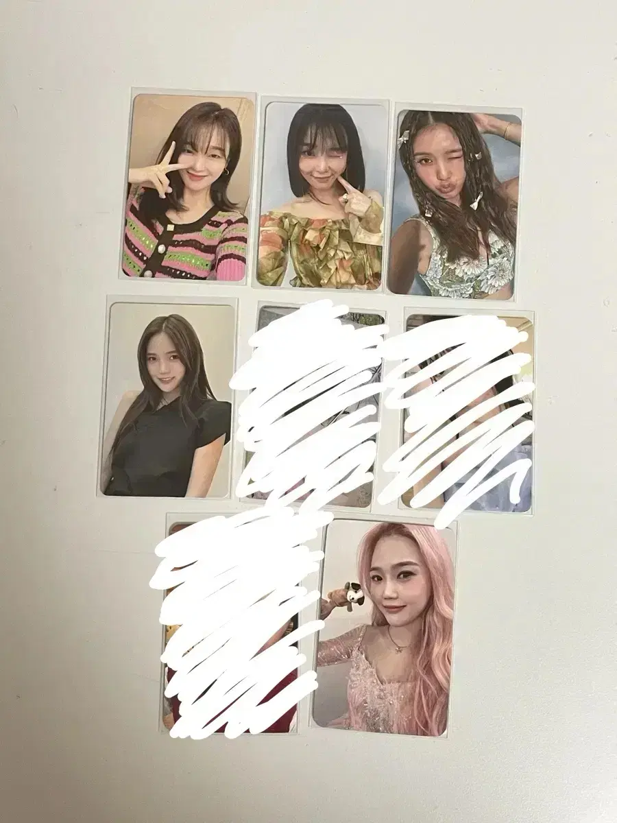 Plenty) oh my girl photocard to sell.