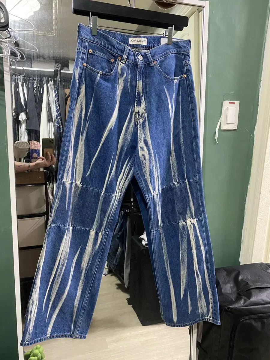 Hourglass Three-Cut Bleach Size 31