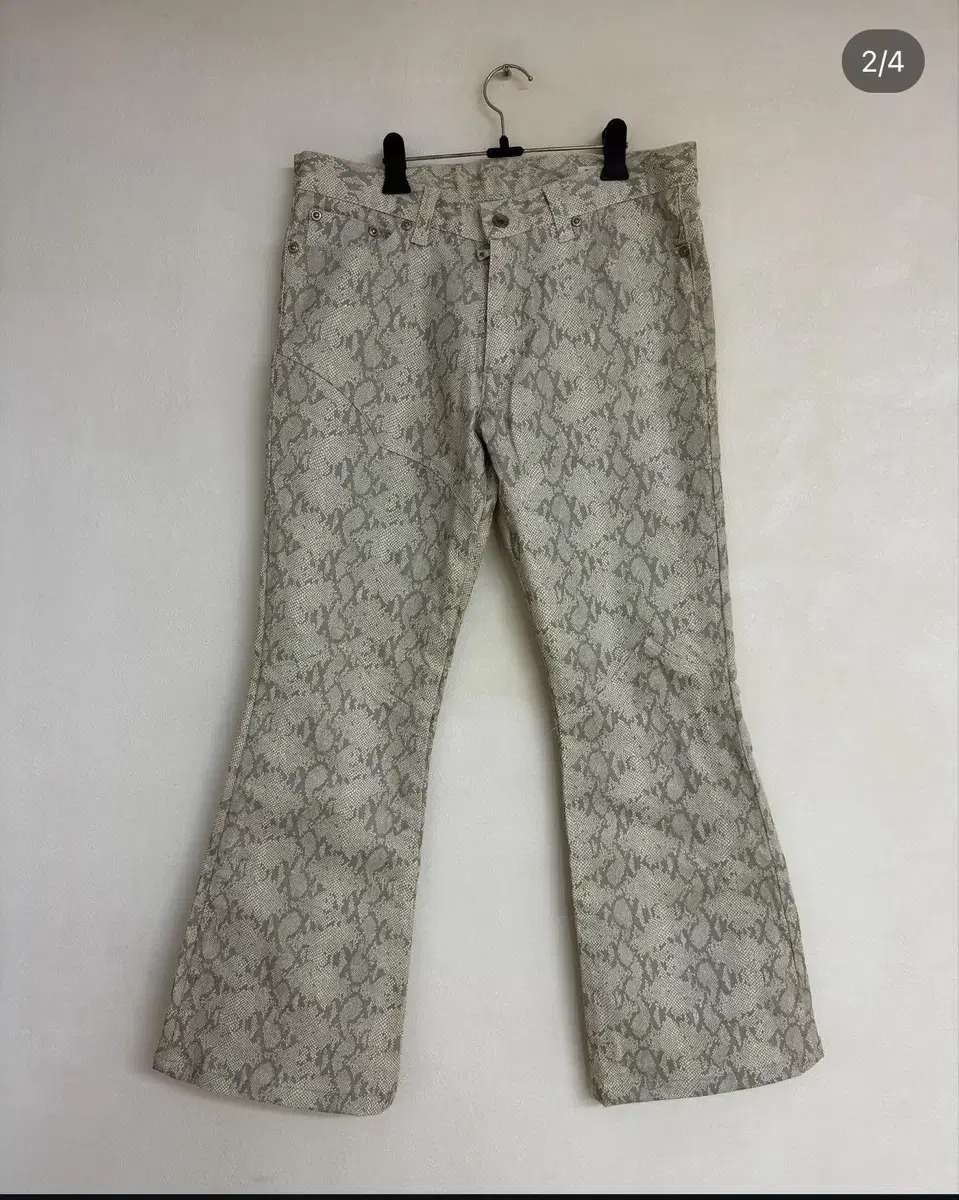 Semanticdesign White python bootscutpant