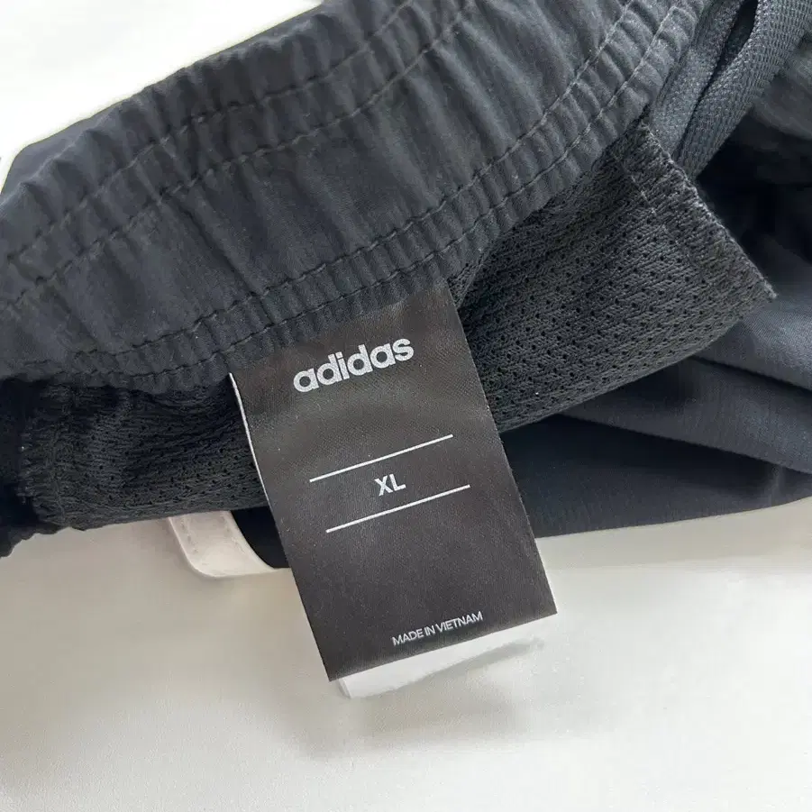 Adidas 아디다스 3스트립 윈드 조거 팬츠