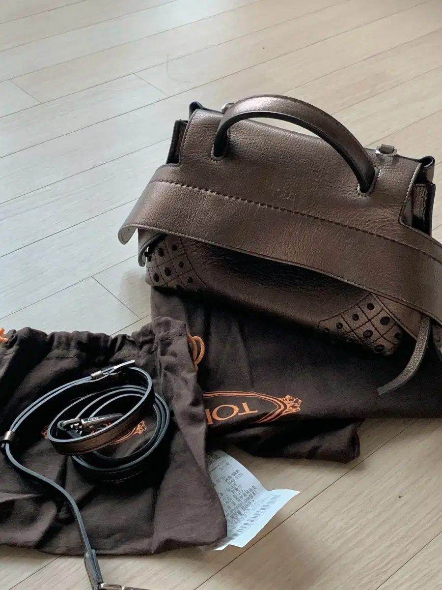 (New) Tod's Waveback Mini - Bronze / Gift Recommendation