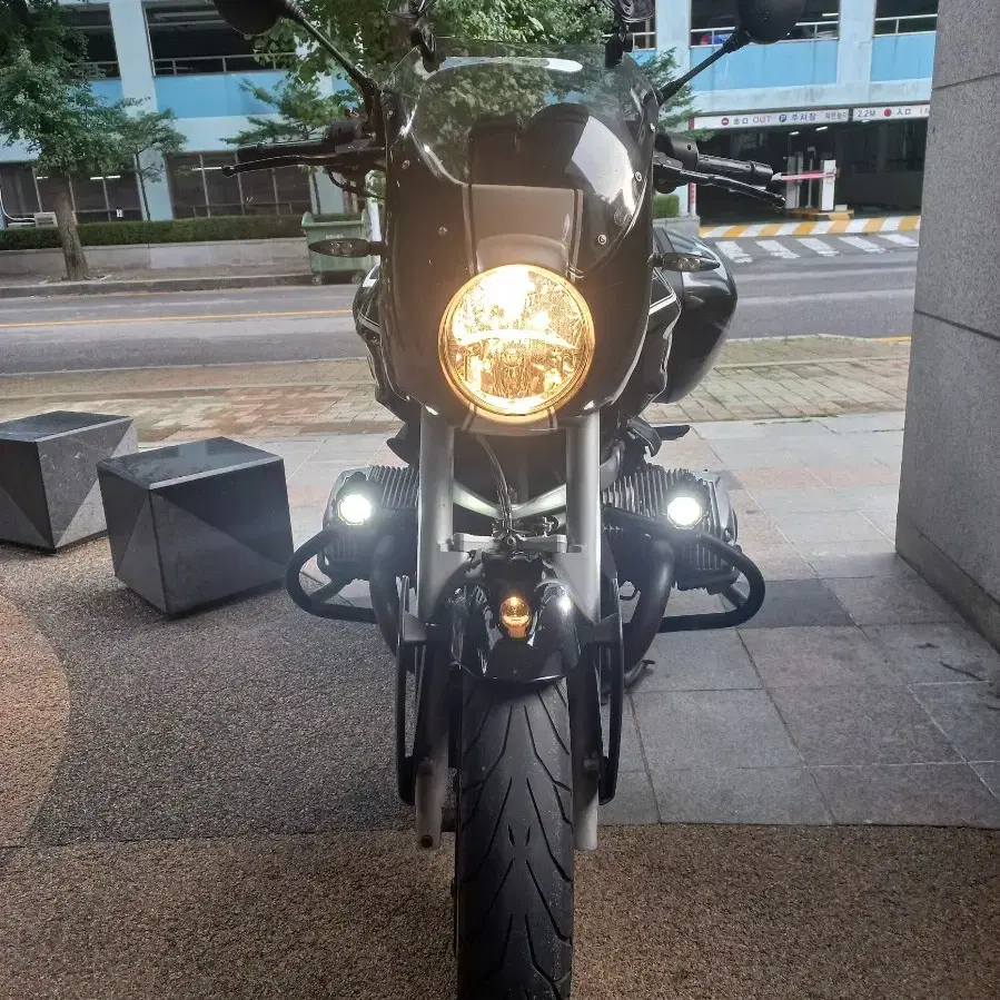 BMW R1200R