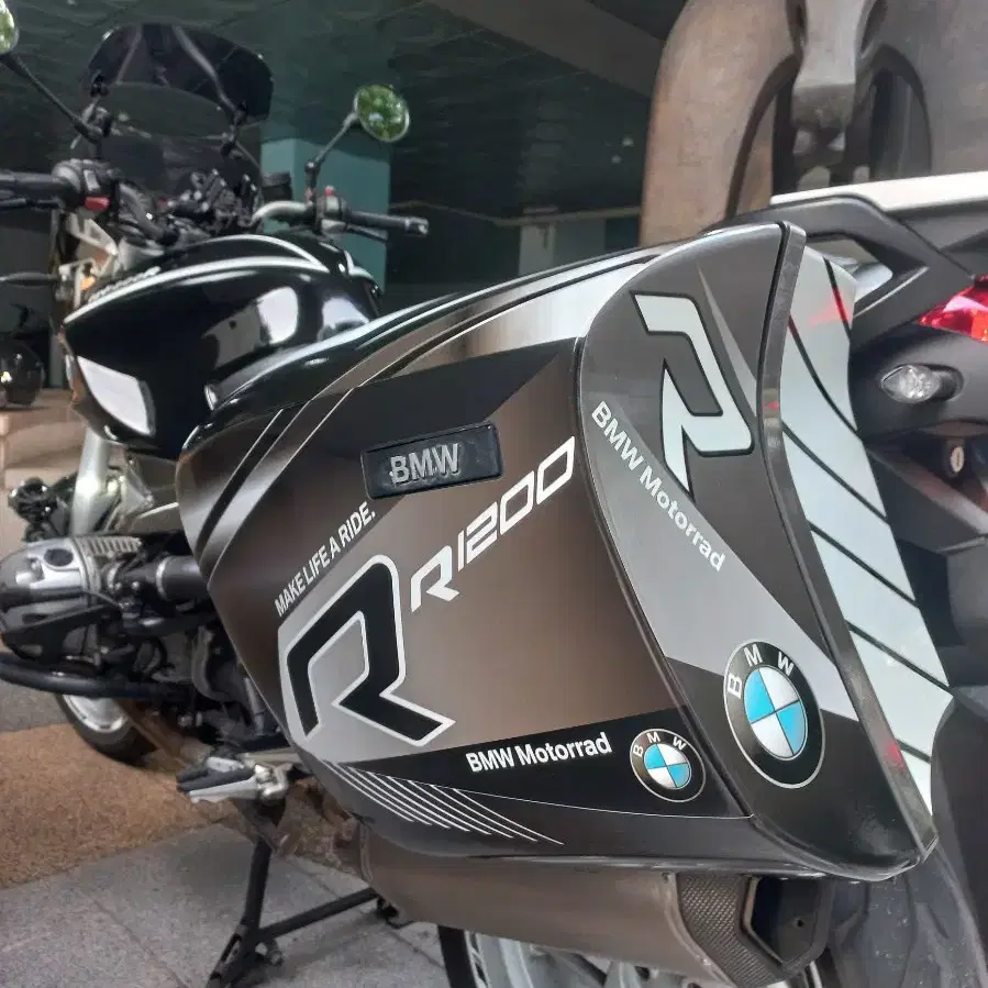 BMW R1200R