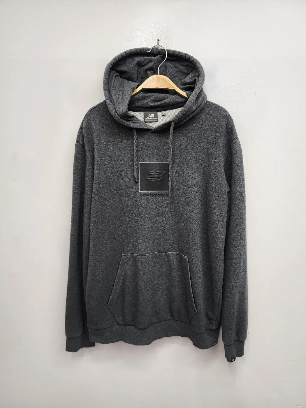 men's new balance hoodie (size 105)