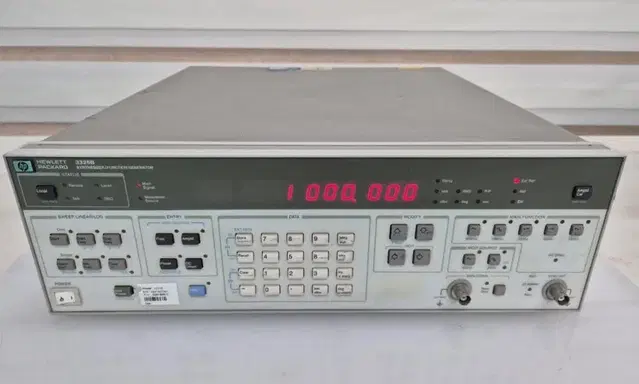 HP 3325B Synthesizer 함수발생기.