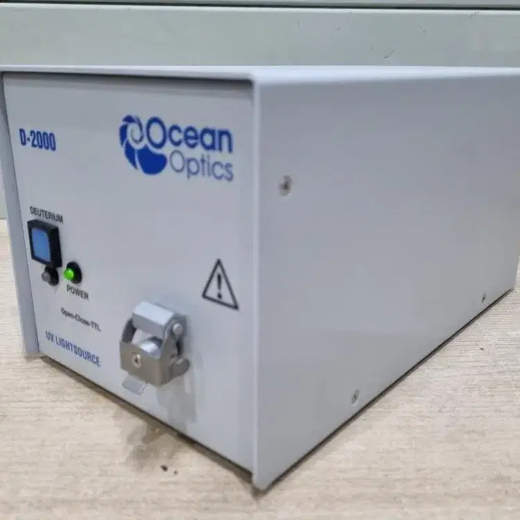 Ocean Optics D-2000 UV Lightsource 광원.