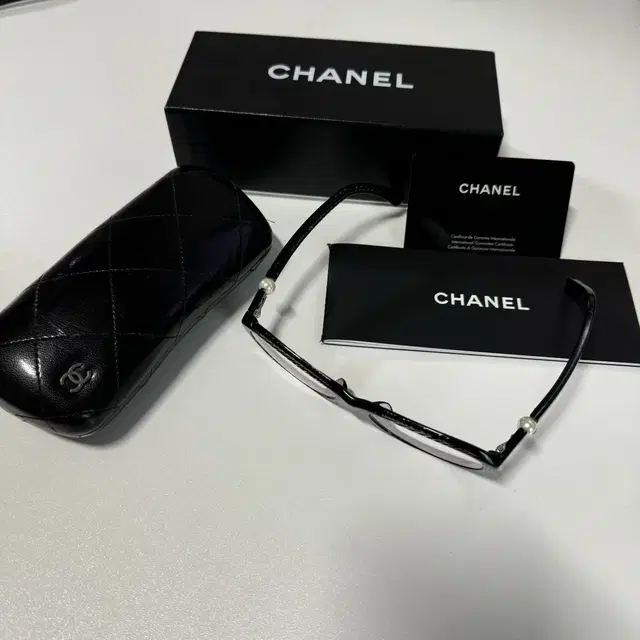 CHANEL Coco Mark Pearl 안경