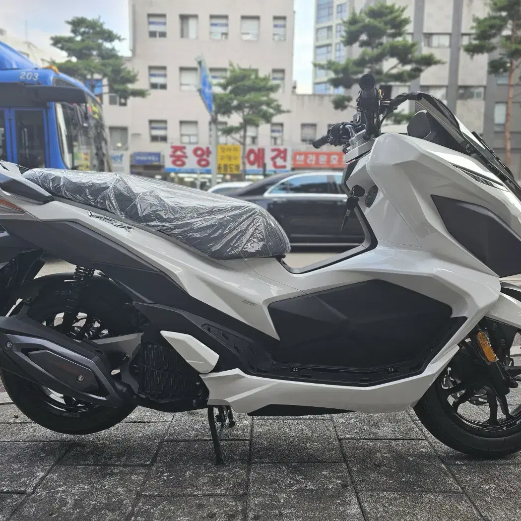 SYM VSX125 가격할인 / 화이트,블랙색상 / 22년식