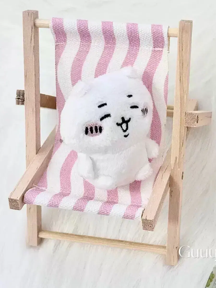 Folding vacation chair for 10cm plush dolls