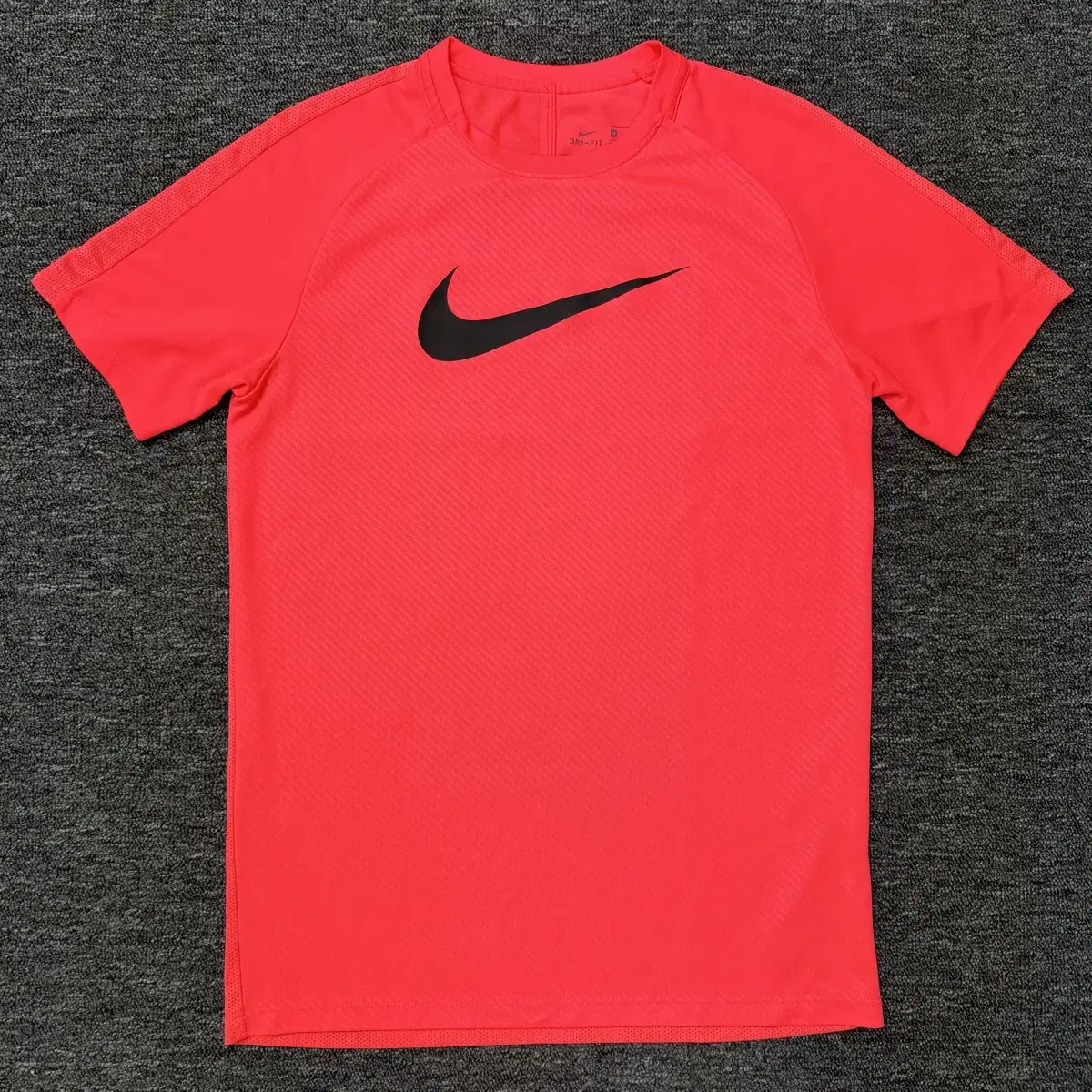 Nike DryFit Vahn Short Sleeve Tee M