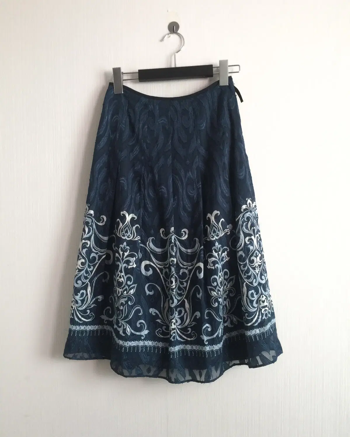 Ornament printing midi skirt