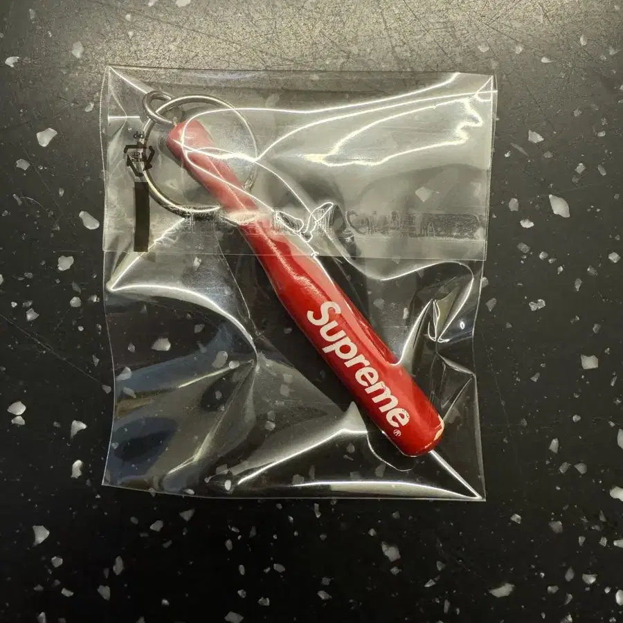 슈프림 키링 /Supreme 2011 SS Slugger Keychain