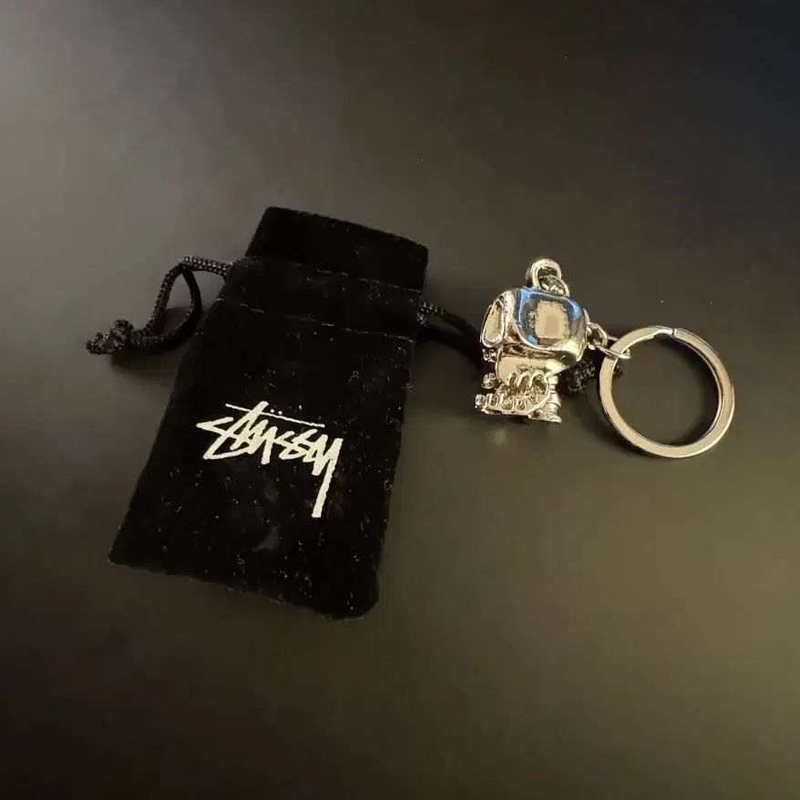 스투시 키링 / Stussy skull keychain