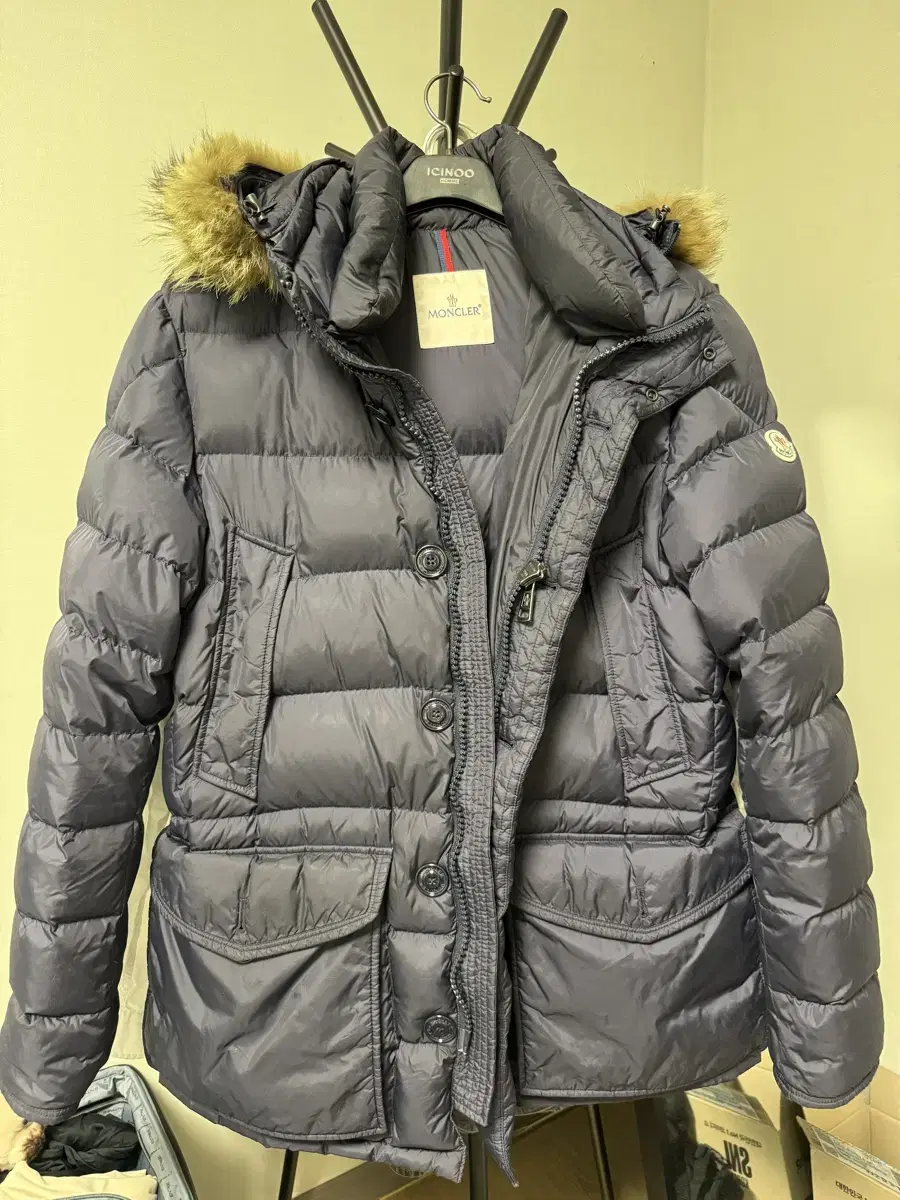 Moncler Clooney Navy Size 5 Muhaja