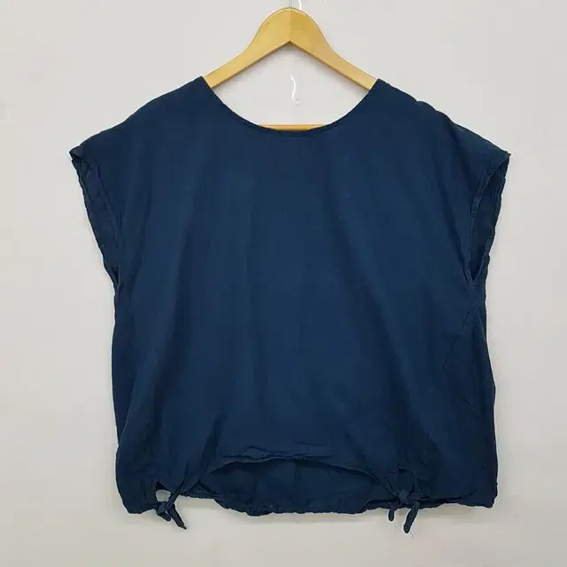 BEGUM Round-neck shirt Navy