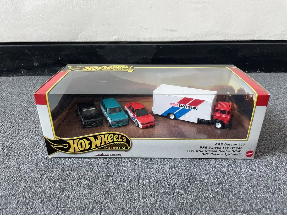 Hot Wheels D.O. diorama set sells