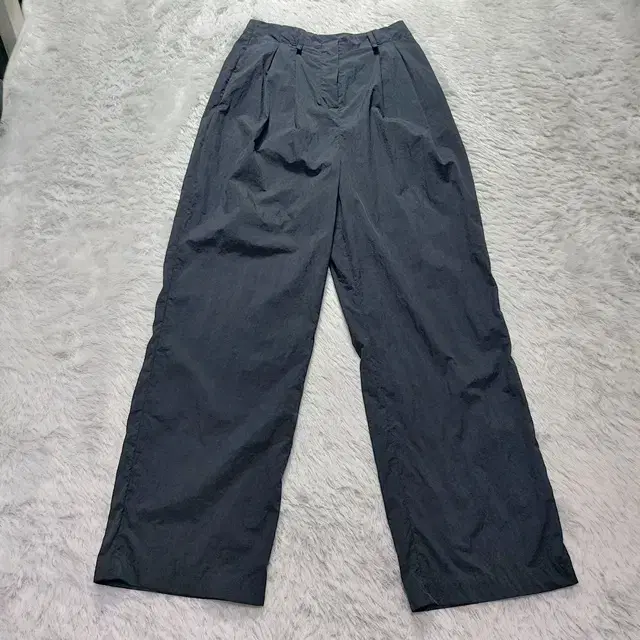 25) Flat lightweight woven nylon pants / New