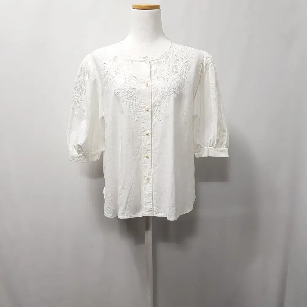 Vintage Punching Feminine Embroidered Short Sleeve Blouse WL E1573