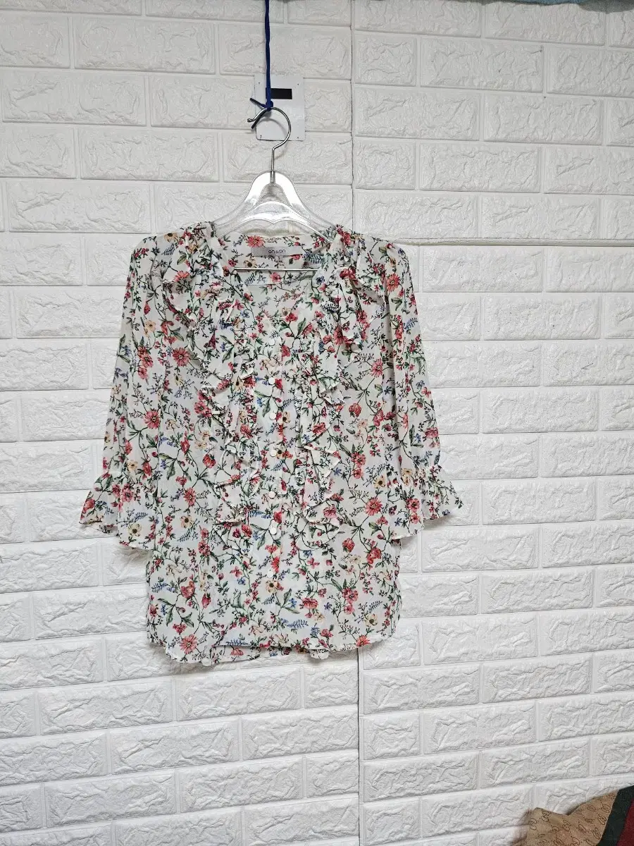 Almost New) On&On Genuine Chiffon Blouse 1