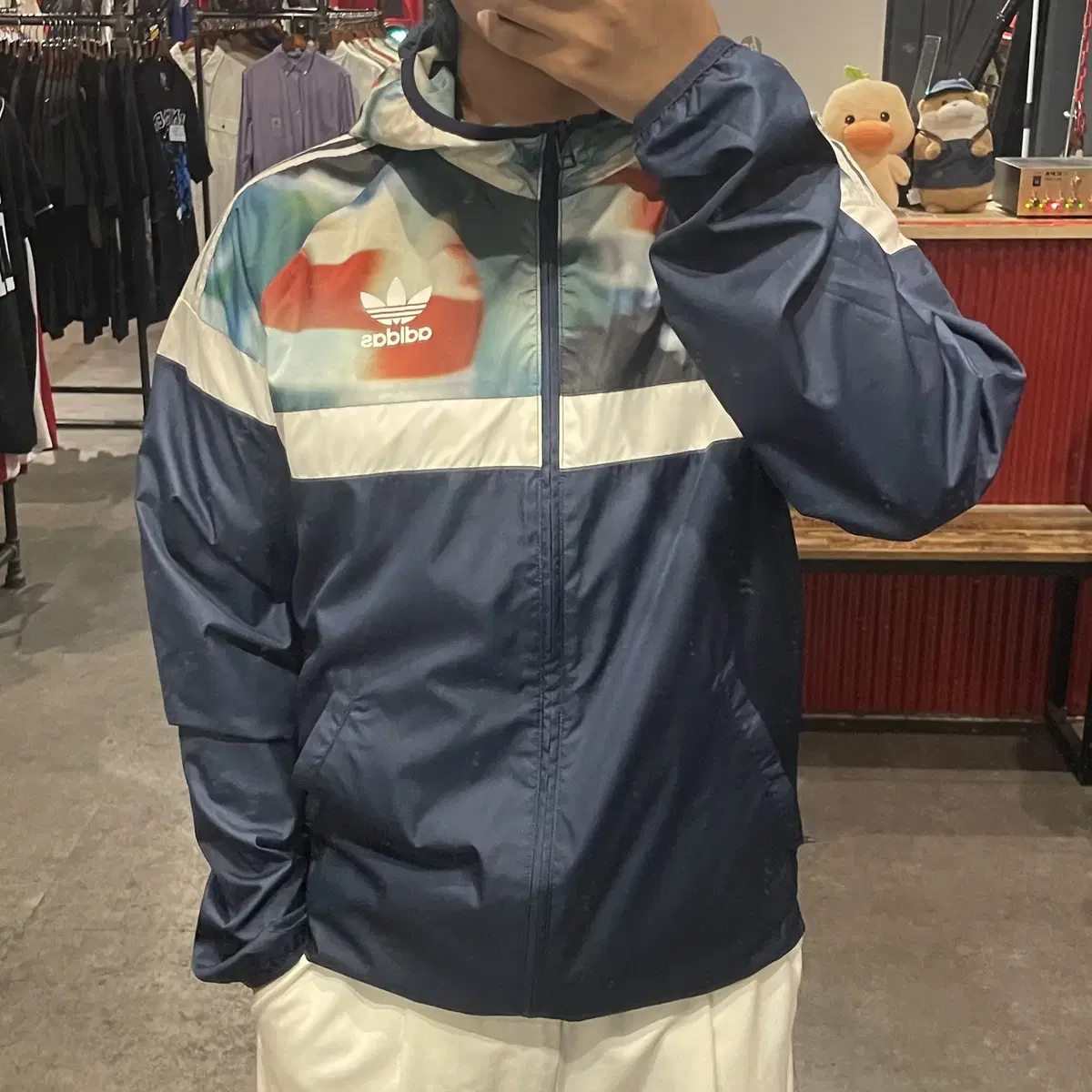 (end237) ADIDAS WINDBREAKER