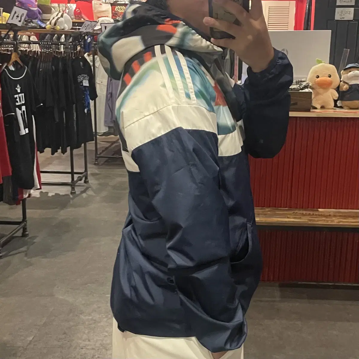 (end237) ADIDAS WINDBREAKER