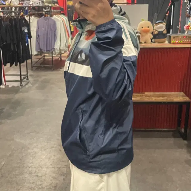 (end237) ADIDAS WINDBREAKER