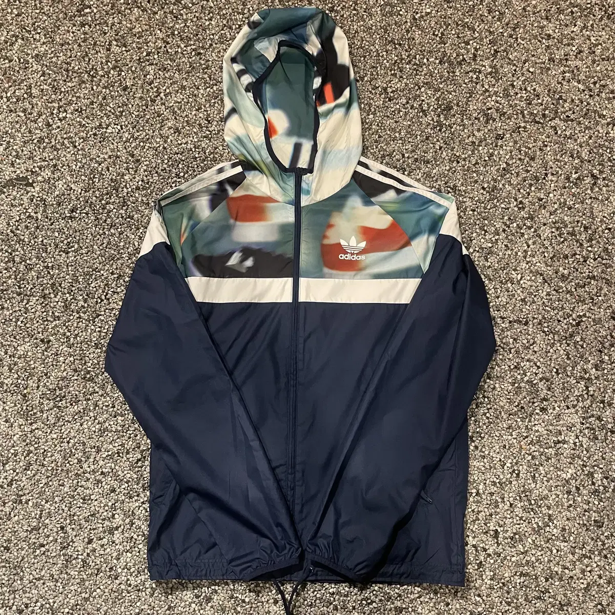 (end237) ADIDAS WINDBREAKER