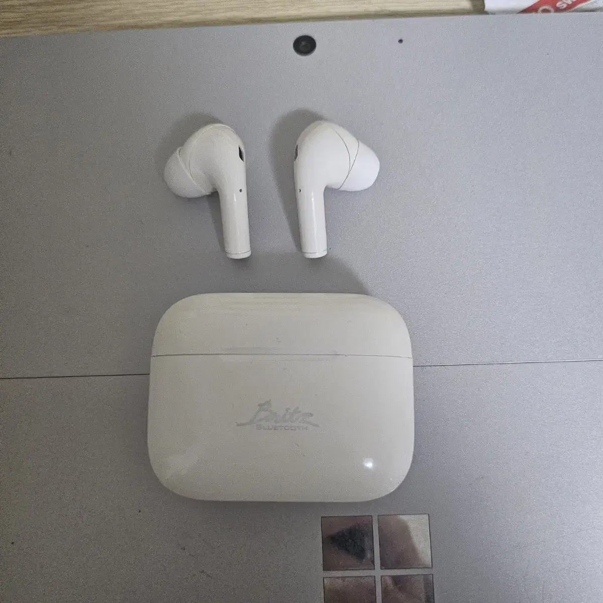 I'm selling wireless earphones