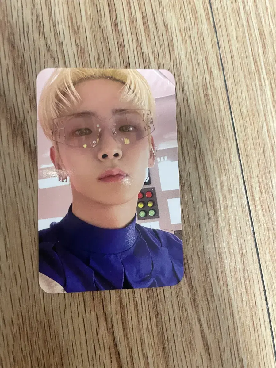 Shinee key Bad Blood keyring Photocard