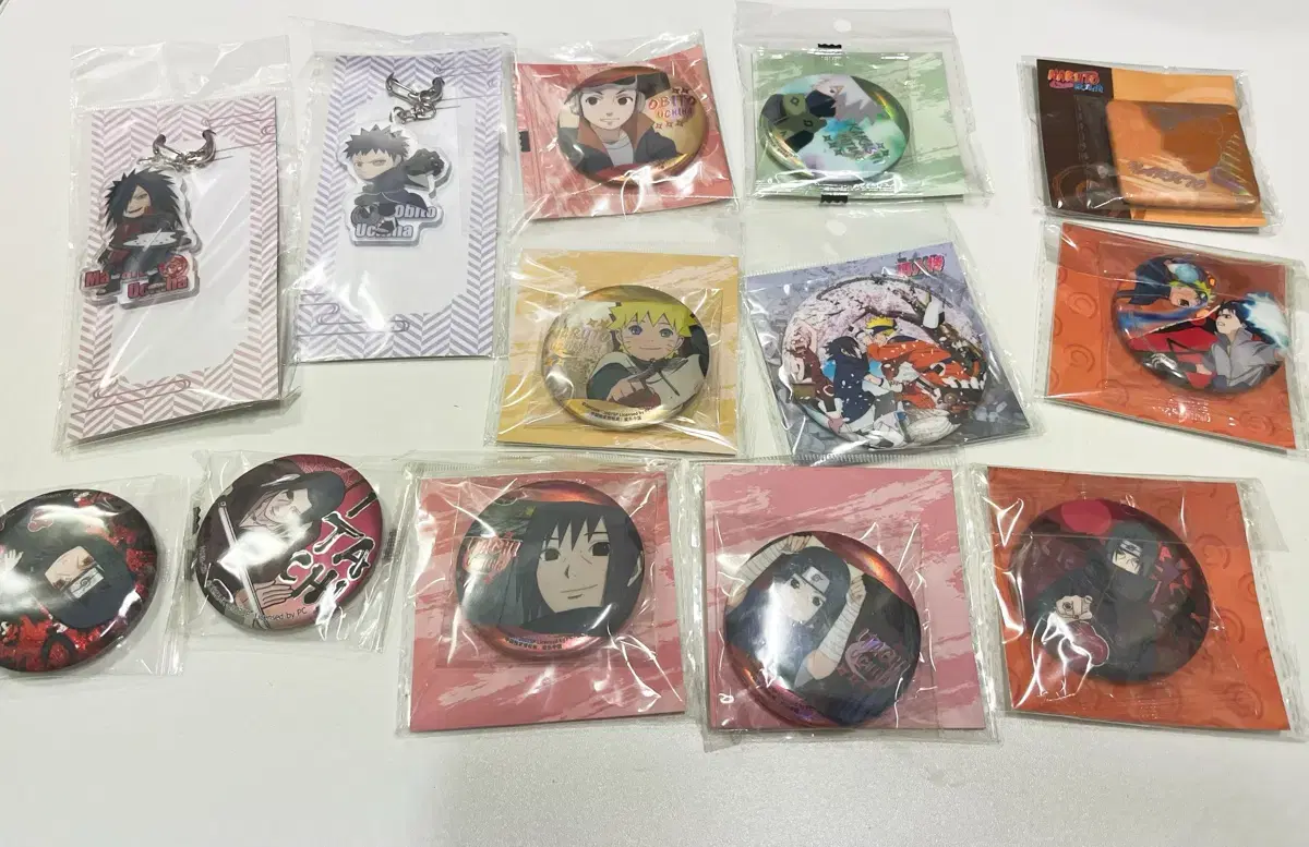 Naruto Guts & Badges & Keyrings & Postcards Itachi & Obito & Kakashi & Sasuke