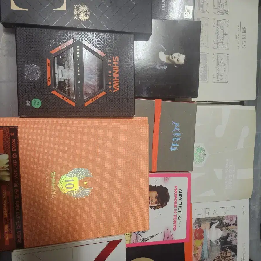 신화 콘서트 DVD+메이킹필름+화보집 등 일괄 팔아요(21개)