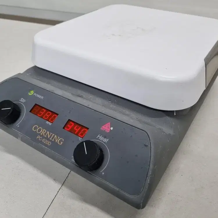 Corning PC-620D 가열 자력 교반기.