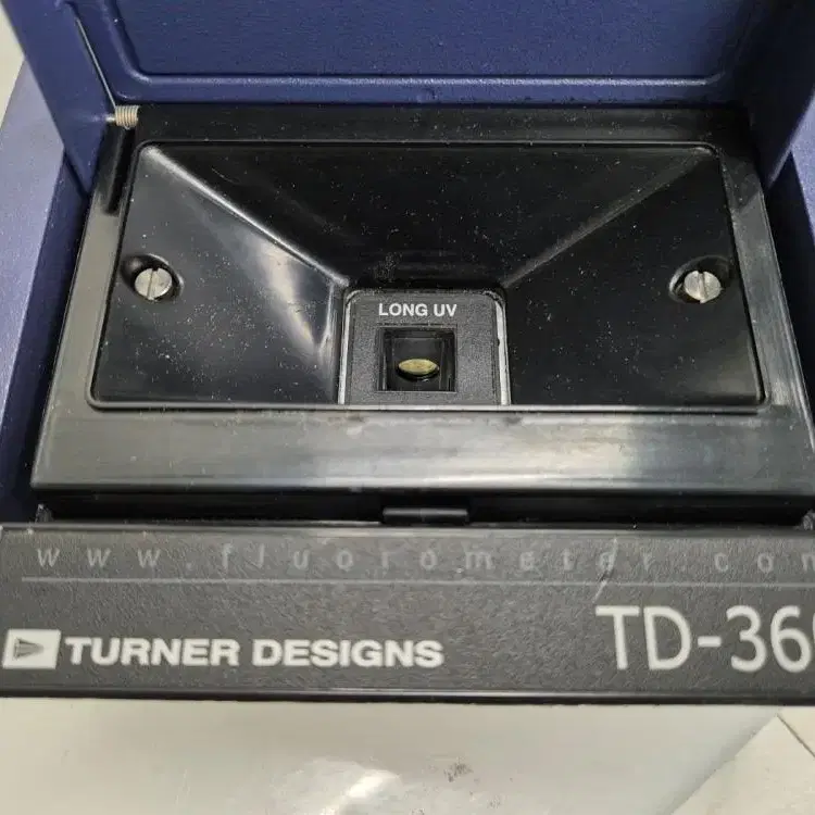 Turner Designs TD-360 형광측정기.