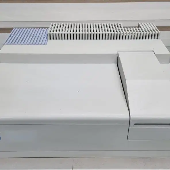 Perkin Elmer Lambda 25 UV/VIS 분광계.