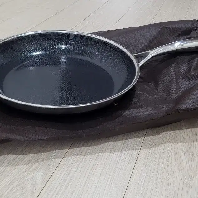 [새제품]쿡셀 블랙큐브 28cm 후라이팬(인덕션 가능)