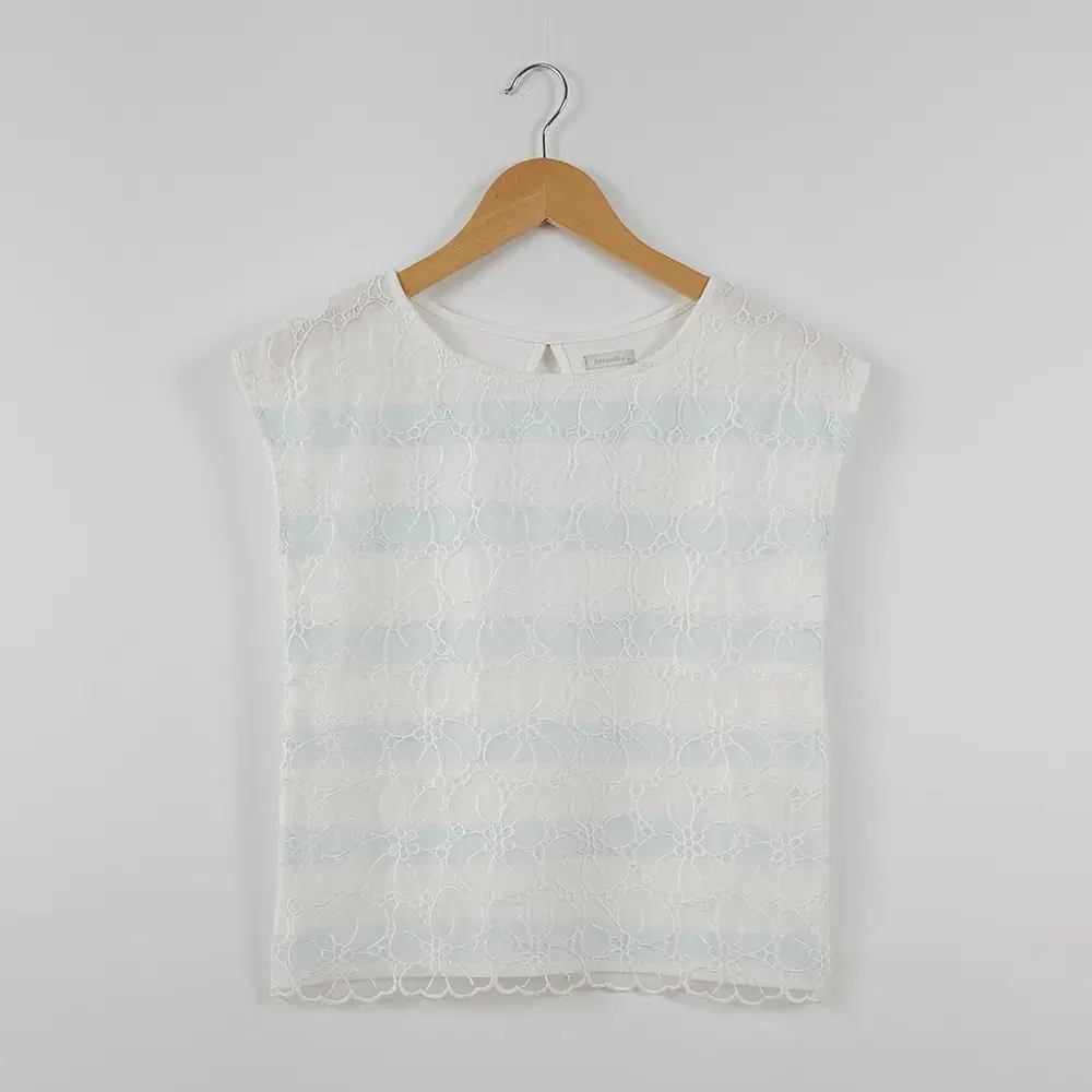 1606. persodea white lace layered t-shirt